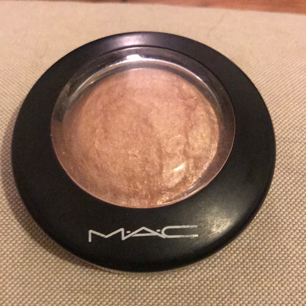 MAC Mineralizer Highlighter